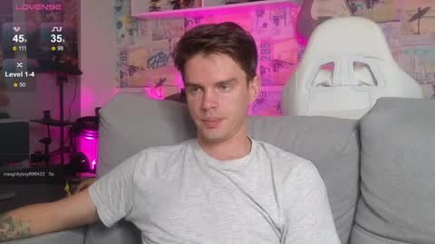 Snapshot of oxmikexo chatting on November 15, 12:23 pm Mike online show from November 15, 12:23 pm