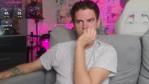 Snapshot of oxmikexo chatting on November 30, 12:42 pm Mike online show from November 30, 12:42 pm