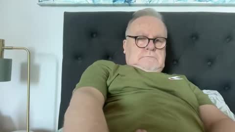 ozhairybearxxxx online show from November 4, 11:15 pm