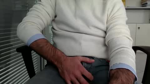 Snapshot of ozzak32 chatting on December 27, 2:43 pm bigcock online show from December 27, 2:43 pm