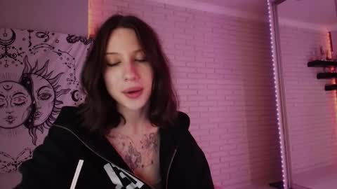 Alice online show from December 15, 5:53 pm