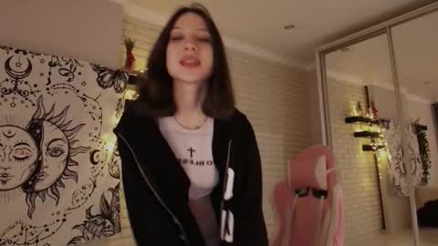 Alice online show from December 26, 8:00 pm