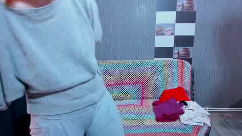 Ella online show from November 29, 8:17 am