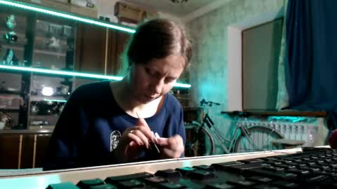 Ella online show from April 19, 6:10 pm