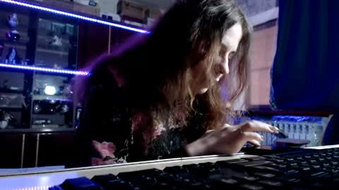 Ella online show from April 21, 6:41 am