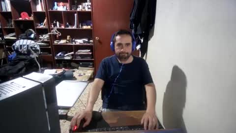 Snapshot of pablo_lopez_ chatting on April 28, 7:57 am pablo_lopez_ online show from April 28, 7:57 am