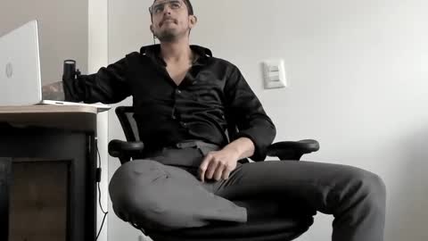 Snapshot of pablo_rincon95 chatting on January 6, 7:13 pm pablo rincon95 online show from January 6, 7:13 pm