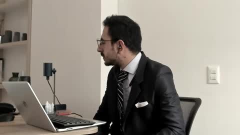 Snapshot of pablo_rincon95 chatting on January 14, 5:45 pm pablo rincon95 online show from January 14, 5:45 pm