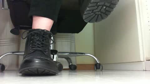 Snapshot of pablomenesssl chatting on January 17, 10:12 pm Pablo Meness online show from January 17, 10:12 pm