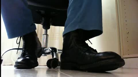 Snapshot of pablomenesssl chatting on March 9, 8:40 am Pablo Meness online show from March 9, 8:40 am