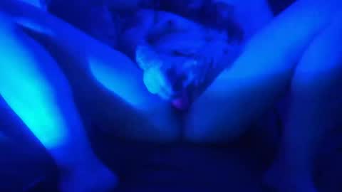 hipnthighsLaylla online show from December 15, 2:38 am