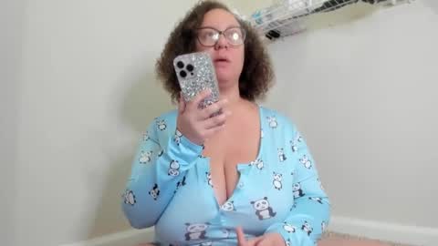 Snapshot of paisleehaze chatting on October 13, 2:17 pm Paislee Haze online show from October 13, 2:17 pm