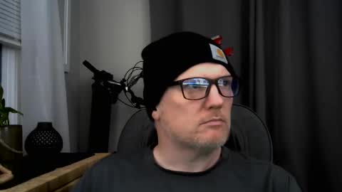 pale_dad_bod online show from December 4, 3:49 am