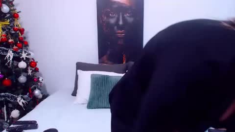 PAMEL ISSY online show from December 1, 12:32 pm