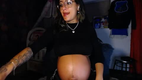 Snapshot of pamela_latorre chatting on May 21, 8:16 pm Pamela online show from May 21, 8:16 pm