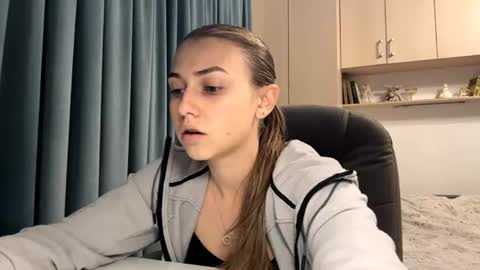 Lia online show from July 7, 7:40 pm