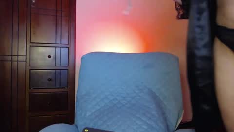 Carolinesworldx online show from February 16, 2:35 pm