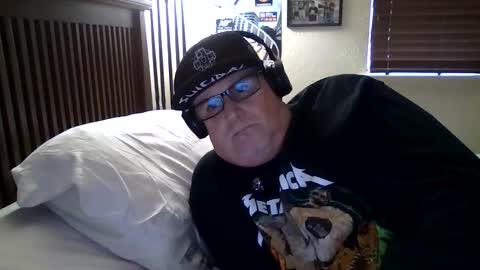 panos online show from April 21, 7:50 pm