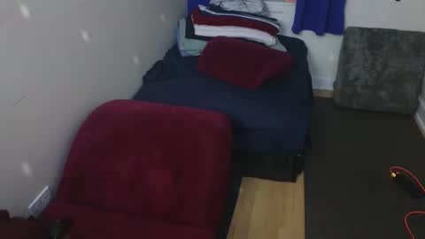 Snapshot of pantslesstraveler_plt chatting on February 25, 10:29 pm PantsLessTraveler online show from February 25, 10:29 pm