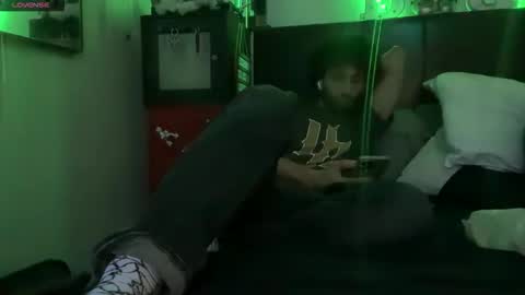 PantsLessTraveler online show from November 20, 8:58 am