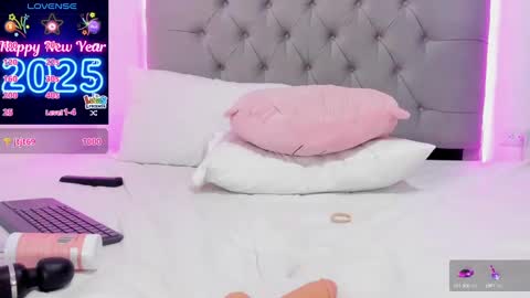 Snapshot of paolabigboobs_ chatting on January 8, 4:12 am paola online show from January 8, 4:12 am