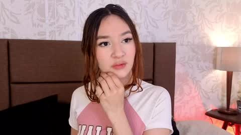 paolagh_ online show from April 21, 3:24 am