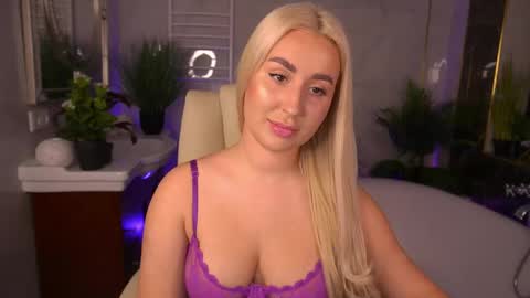 Lia online show from April 23, 1:35 pm