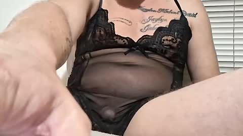 papapfouts online show from May 28, 8:44 am