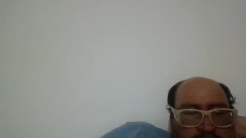 Snapshot of papi_adiel4 chatting on June 14, 6:04 am papi_adiel4 online show from June 14, 6:04 am