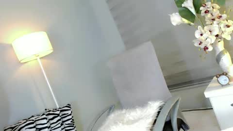 Fina Dwarf online show from December 17, 3:28 pm