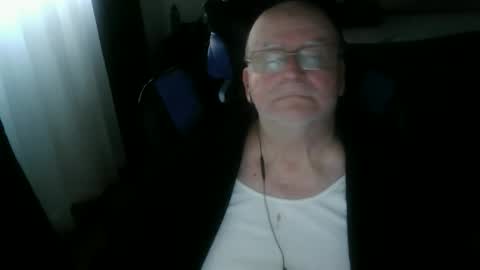 papilly online show from April 12, 10:42 am