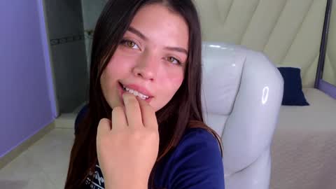 Snapshot of paradise_doll_s chatting on January 3, 3:49 am Amy and my doll online show from January 3, 3:49 am