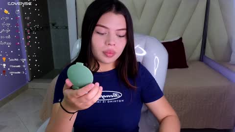 Snapshot of paradise_doll_s chatting on January 21, 6:54 am Amy and my doll online show from January 21, 6:54 am