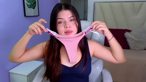 Snapshot of paradise_doll_s chatting on January 25, 4:13 am Amy and my doll online show from January 25, 4:13 am