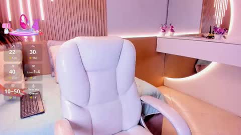 Snapshot of paradise_doll_s chatting on October 24, 3:58 am Amy and my doll online show from October 24, 3:58 am