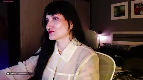 Snapshot of paradisegirl_ chatting on June 29, 9:37 pm My alter ego Betinna Flowers - a tattooed Miss - Are you missing me come in here - online show from June 29, 9:37 pm