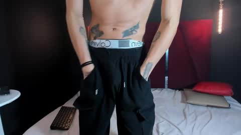 paranoidtemptaion_ online show from February 15, 3:39 pm