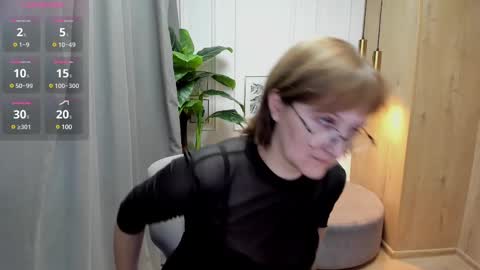 Paris online show from March 12, 7:38 pm