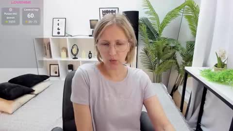 Paris online show from September 22, 8:00 pm