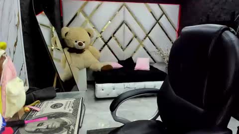 paris petit online show from December 2, 8:26 pm