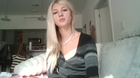 Snapshot of parisbaby2000 chatting on October 2, 2:13 pm parisbaby2000 online show from October 2, 2:13 pm