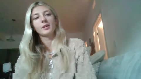 Snapshot of parisbaby2000 chatting on October 8, 1:53 pm parisbaby2000 online show from October 8, 1:53 pm