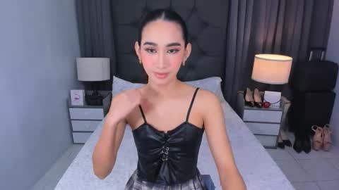 parismilker online show from January 13, 7:02 am