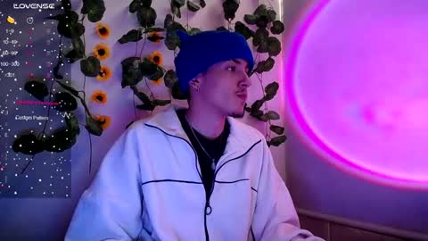 Snapshot of parker_222 chatting on September 28, 9:42 pm parker_222 online show from September 28, 9:42 pm