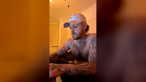 Snapshot of parkertom525 chatting on April 6, 9:49 pm parkertom525 online show from April 6, 9:49 pm