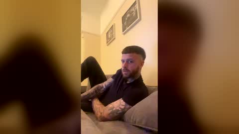Snapshot of parkertom525 chatting on April 21, 8:12 pm parkertom525 online show from April 21, 8:12 pm