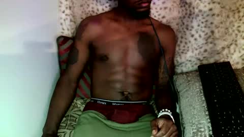 Snapshot of parlaytellio chatting on December 4, 4:27 pm Parlay Tellio online show from December 4, 4:27 pm