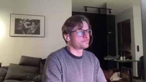 Snapshot of pascal_40 chatting on December 18, 1:22 am pascal_40 online show from December 18, 1:22 am