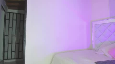 passionfruitx2 online show from April 10, 12:05 am