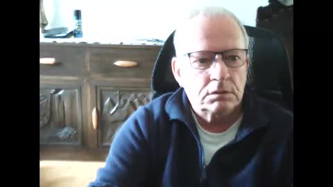 Snapshot of pat5057 chatting on April 22, 9:11 am Master Bates online show from April 22, 9:11 am